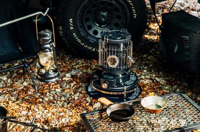 漆黒】いくらなんでもカッコよすぎる。アラジンストーブの別注カラーが