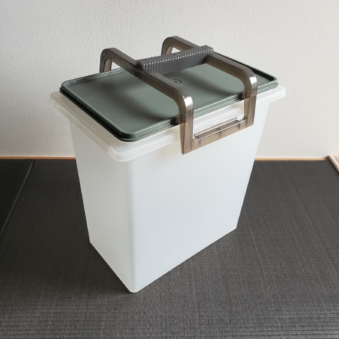 TupperwareBrands - (中古)タッパーウエア 10キロキーパー、ハンドル