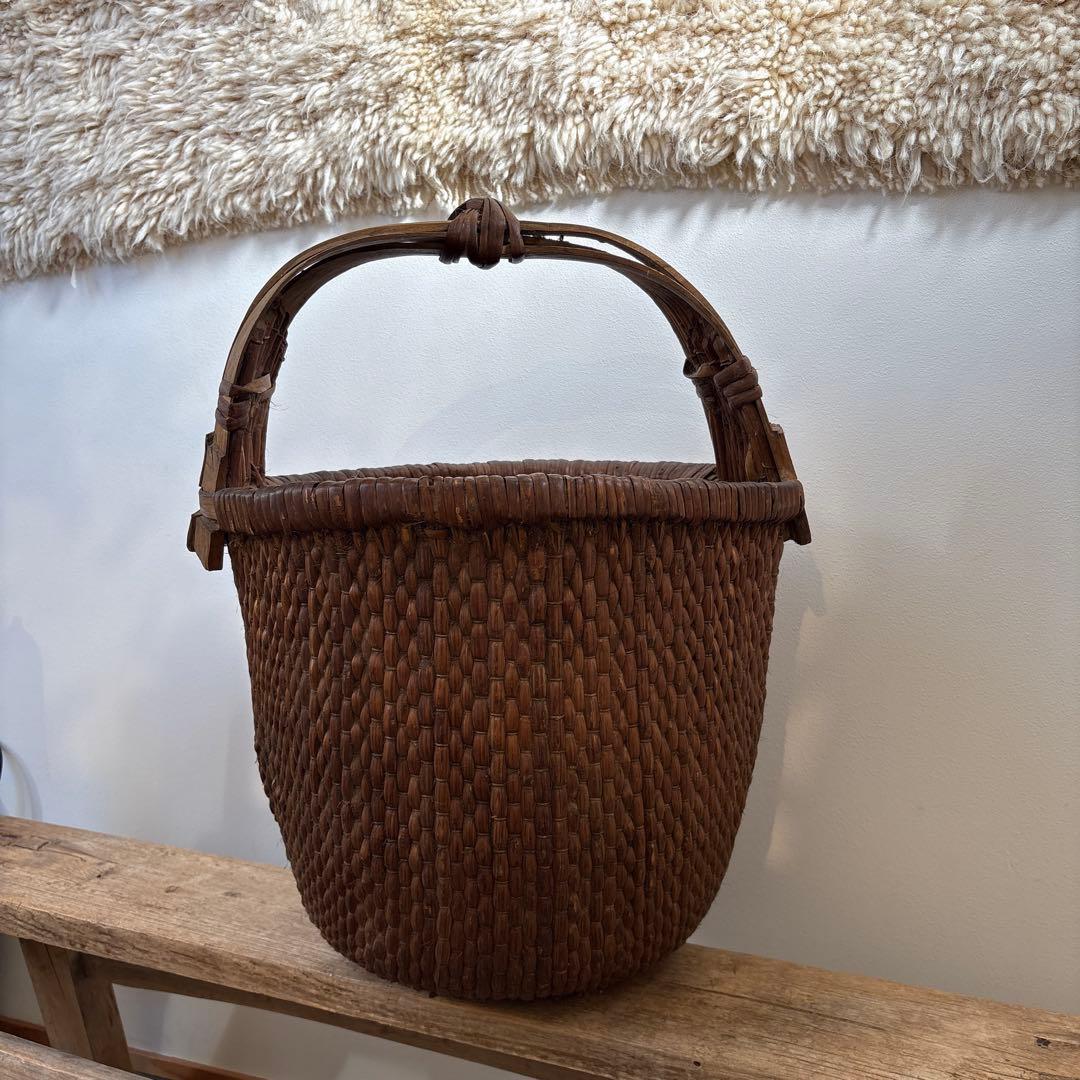 ヴィンテージ バスケット　籠 古い籐編みの四角籠 昭和初期 日本の古籠 太めの裂き籐材によるござ