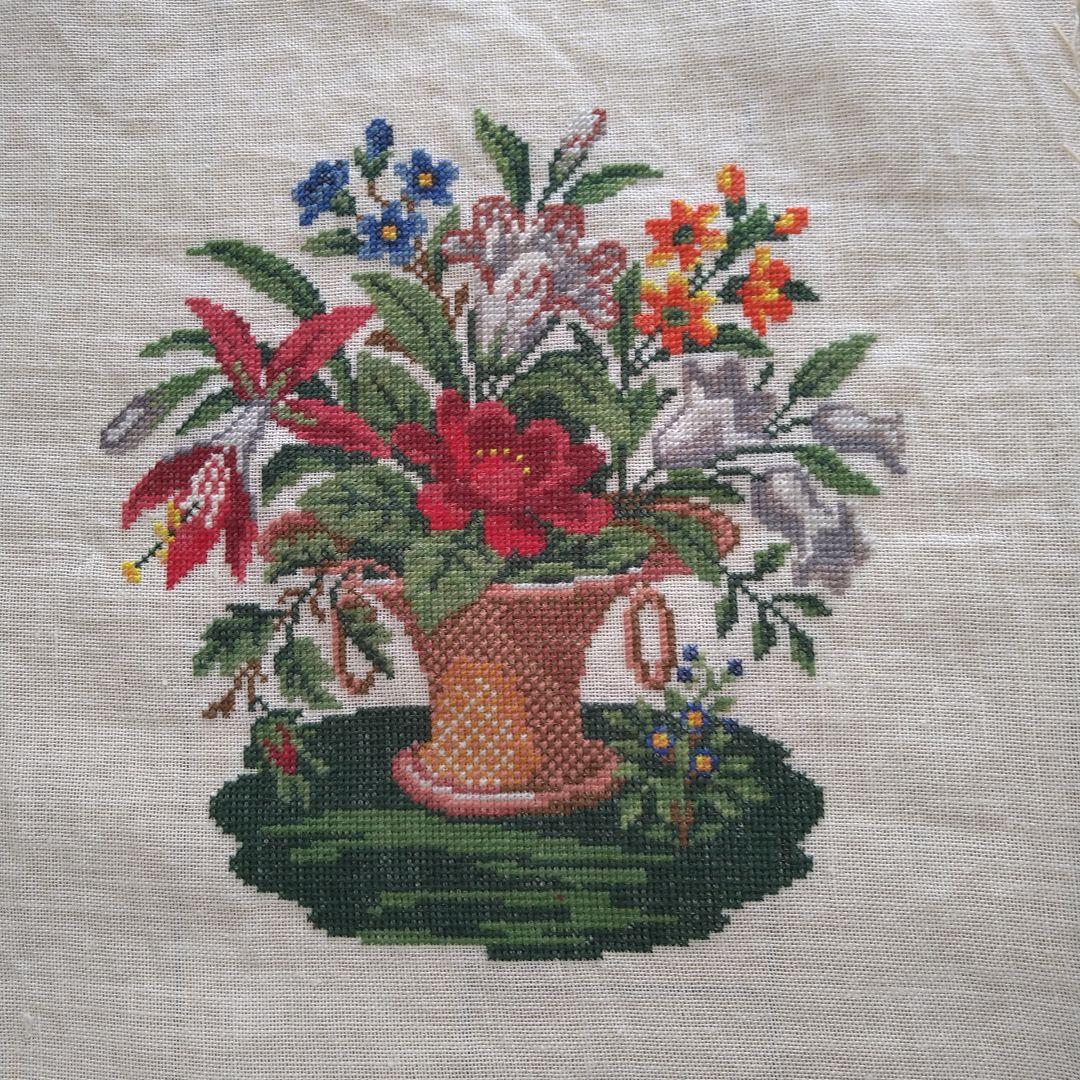 デンマーク刺繍完成品】花瓶の花② - メルカリ
