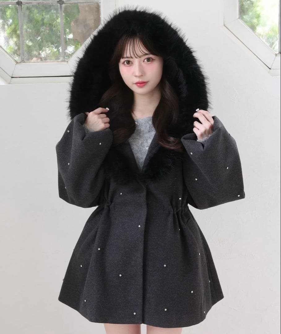 ナイスクラップ ♡ フードフェイクファービジューミドルコート - メルカリ