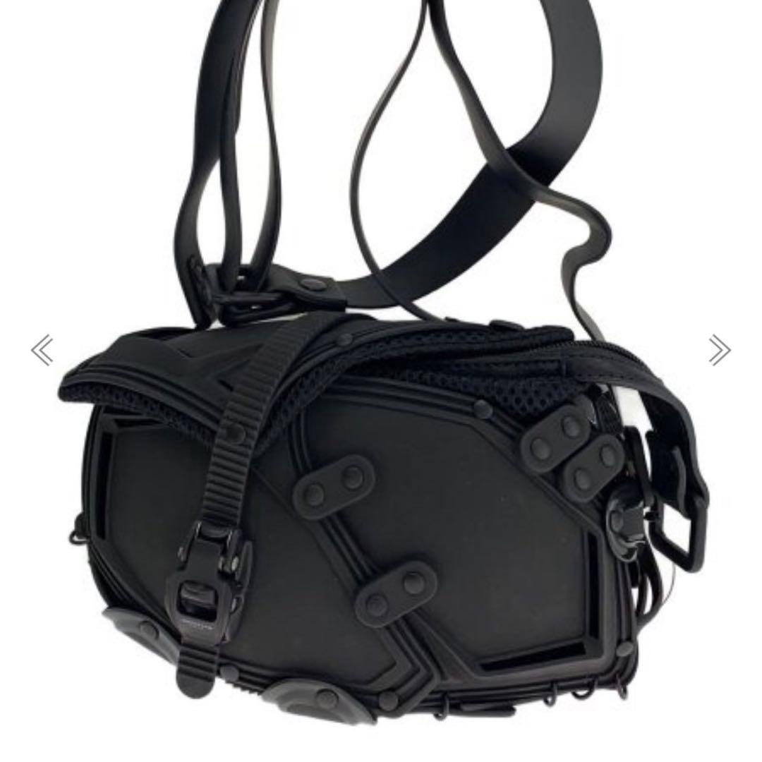 バッグ INNERRAUM Cross body bag Innerraum Armored Clutch Cross Body Bag in Gold | Hypebeast