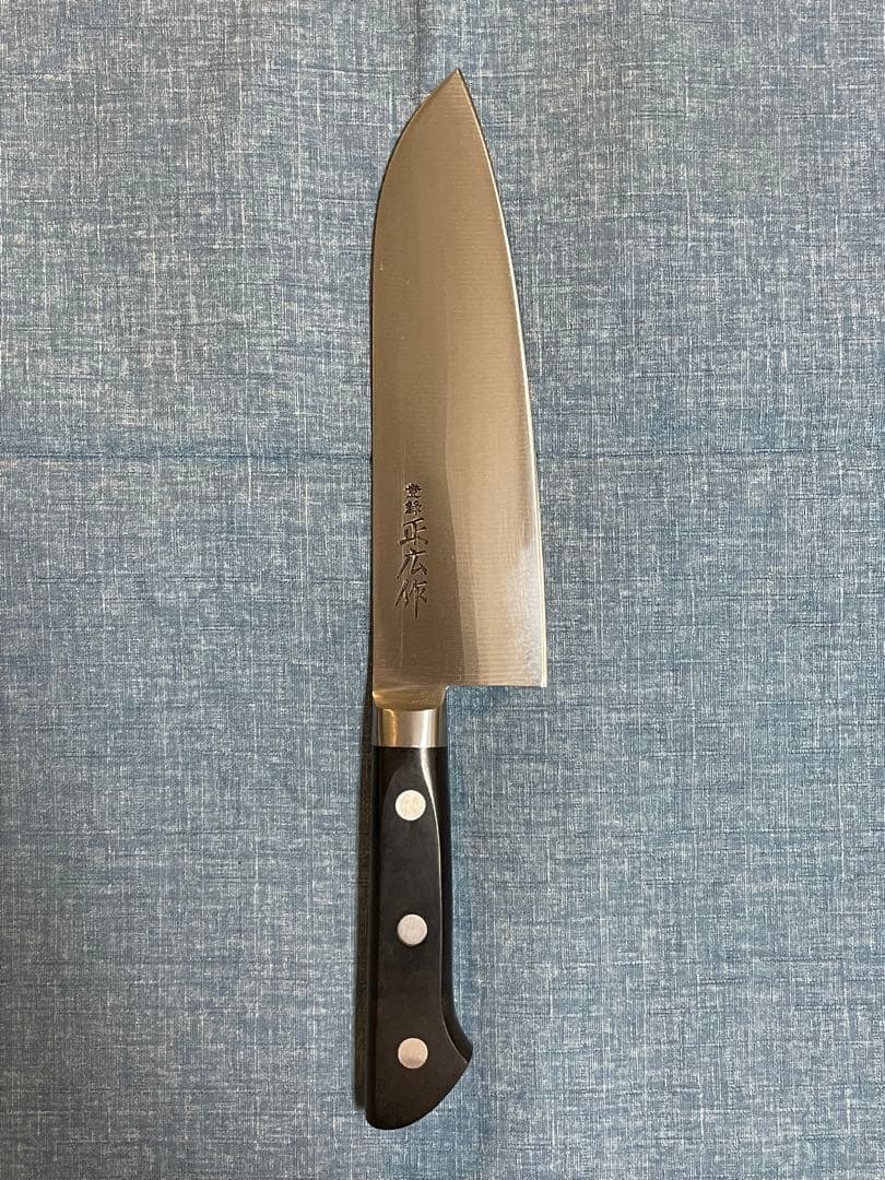 正広　三徳　牛刀　17.5センチ　日本鋼 Amazon.co.jp: 正広(マサヒロ) (日本鋼・ツバ付)三徳型 牛刀 17.5cm