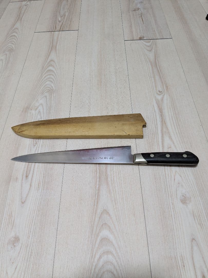 牛刀 バナジウム鋼製プラスチックハンドル 木製鞘付き 牛刀 SLD 浪 ニッケルダマスカス 焼漆柄 210mm – MUSASHI