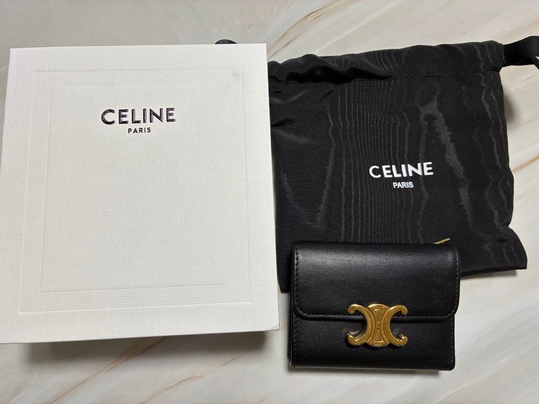 CELINE トリオンフ シャイニーカーフスキン コンパクトウォレット ブラック セリーヌ トリオンフ シャイニーカーフスキン コンパクトウォレット
