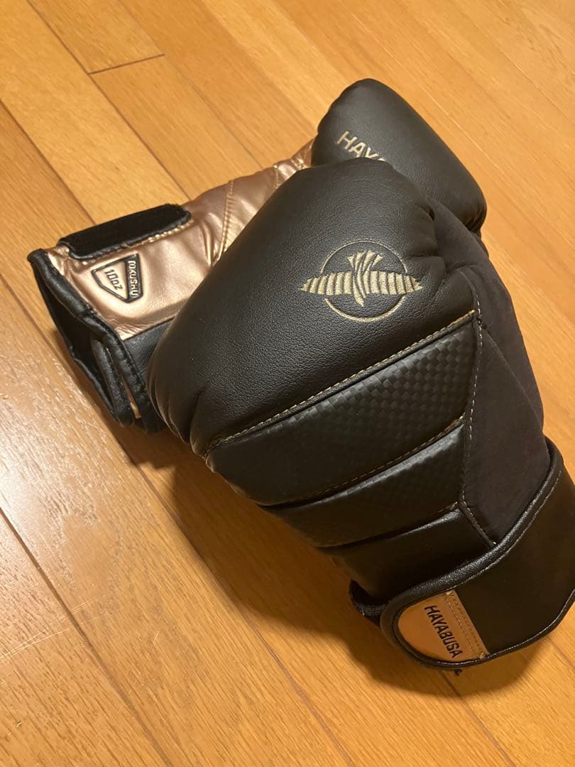 HAYABUSA T3 ボクシンググローブ 黒/金 ベルクロ式 10オンス 楽天市場】HAYABUSA [ハヤブサ] T3 ボクシンググローブ（黒/ゴールド