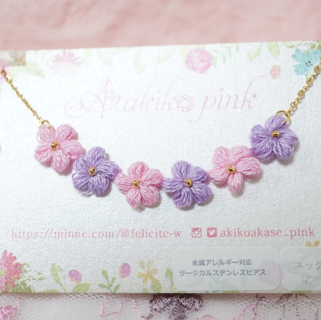 ライラックさま】vintage picture ❀お花とフラワーベースの刺繍絵